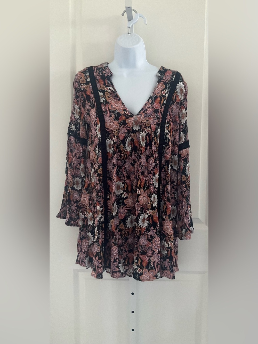 Altar'd State Floral Black Pink Babydoll Boho Mini Dress Bell Sleeve.
Size Small